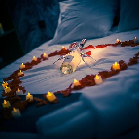 Love Room Du Mont D'Or - Baignoire Spa - Minibar Offert มาร์กเซย ภายนอก รูปภาพ