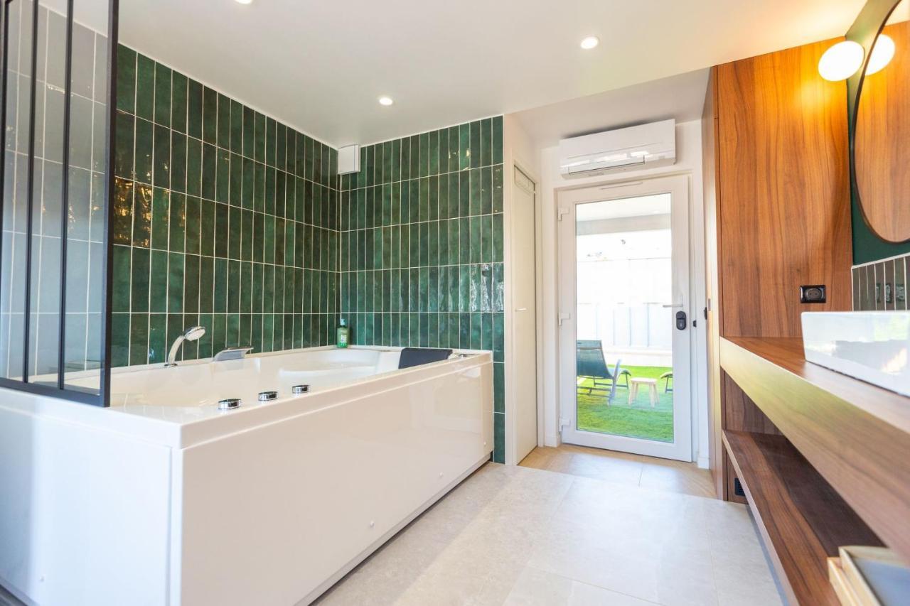 Love Room Du Mont D'Or - Baignoire Spa - Minibar Offert มาร์กเซย ภายนอก รูปภาพ