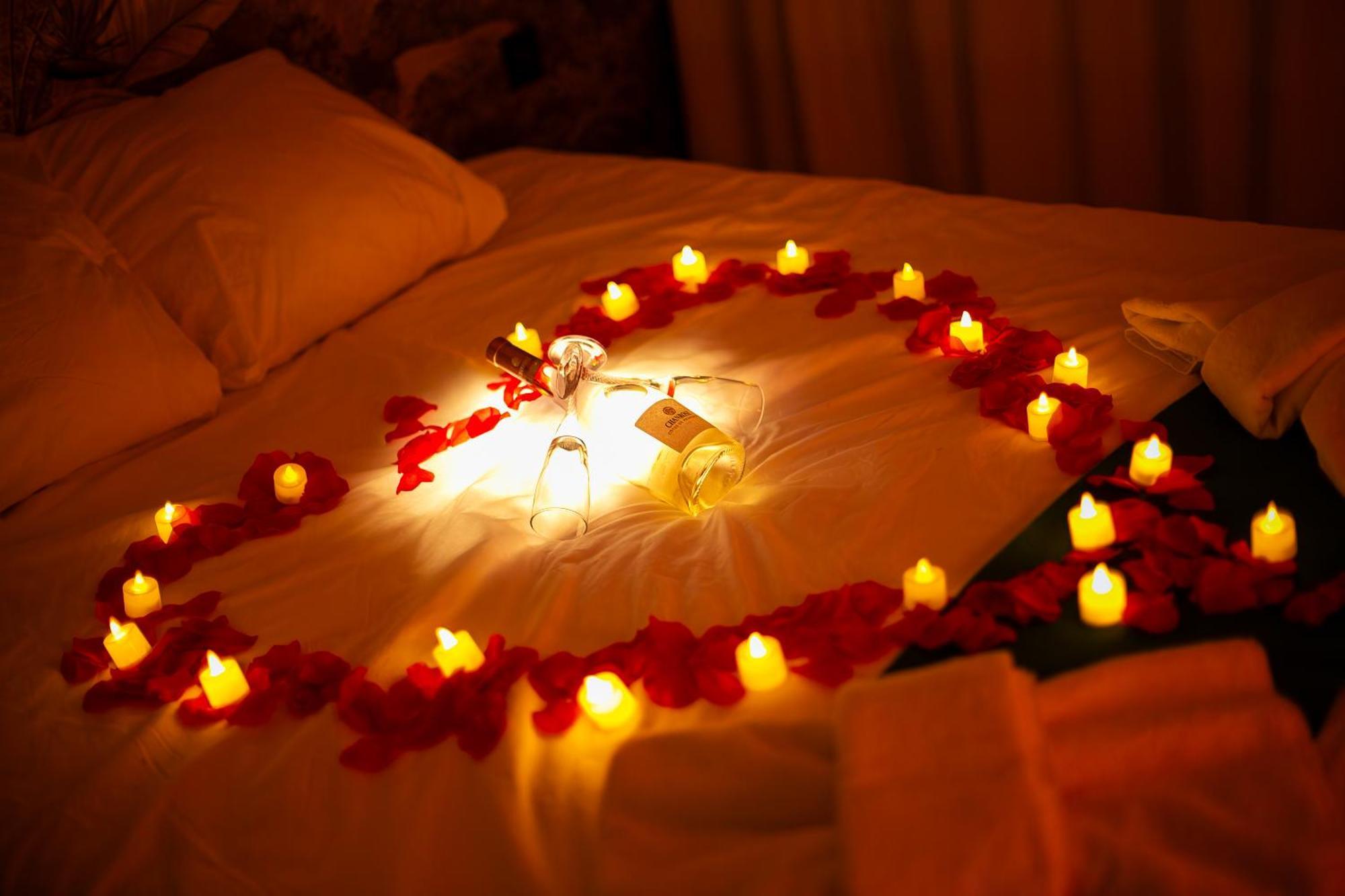 Love Room Du Mont D'Or - Baignoire Spa - Minibar Offert มาร์กเซย ภายนอก รูปภาพ
