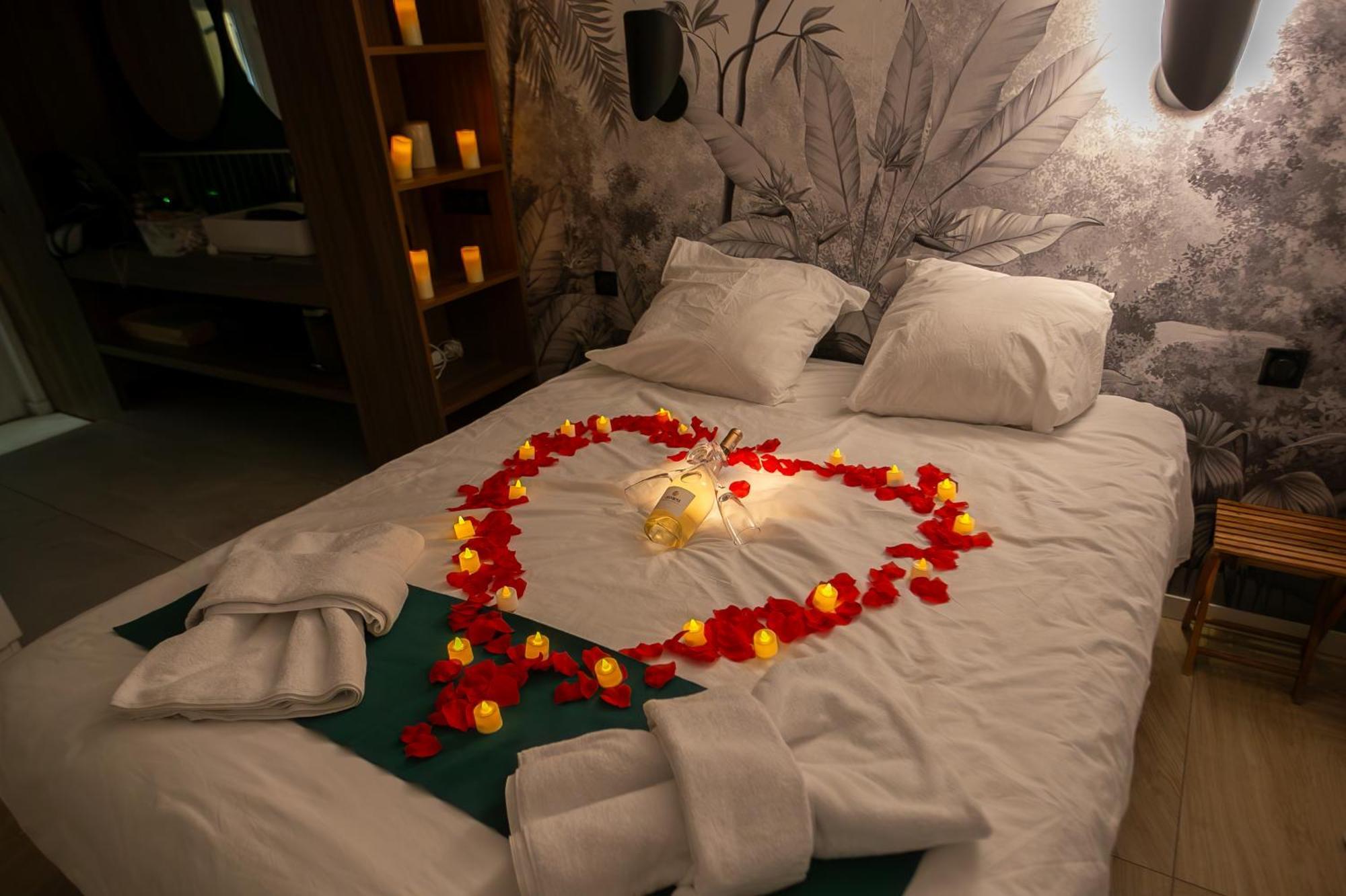 Love Room Du Mont D'Or - Baignoire Spa - Minibar Offert มาร์กเซย ภายนอก รูปภาพ